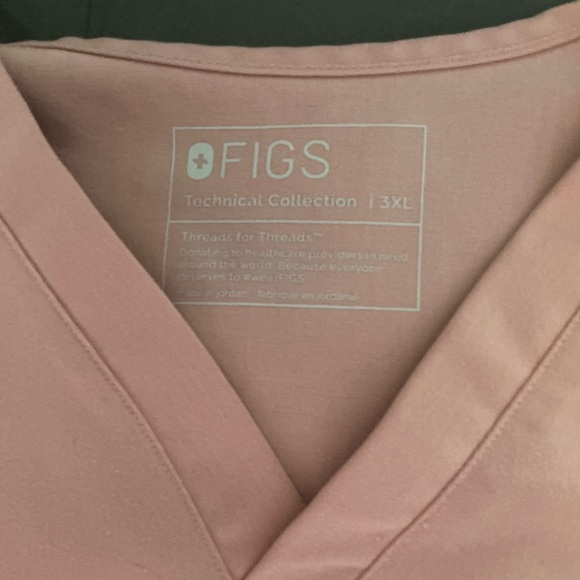 Figs pink sand Zamora jogger with Catarina scrub top set - Picture 2 of 6